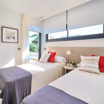 Key Ready semi-detached villa with private pool at Puerto Banús Beach at short walk to the port Picture 19