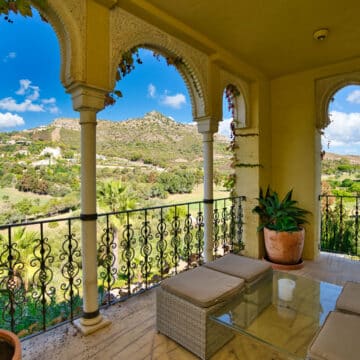 Enchanting Alhambra style mansion villa in the exclusive Marbella Club Golf Resort, Benahavis Picture 14