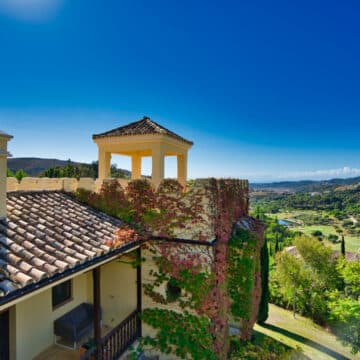 Enchanting Alhambra style mansion villa in the exclusive Marbella Club Golf Resort, Benahavis Picture 21