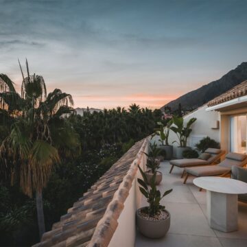 Duplex penthouse with breath-taking sea views in El Retiro de Nagueles on Marbella’s Golden Mile Picture 5