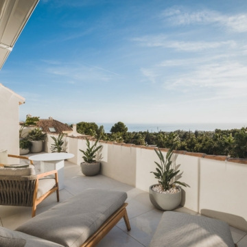 Duplex penthouse with breath-taking sea views in El Retiro de Nagueles on Marbella’s Golden Mile Picture