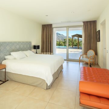 Splendid frontline golf villa located in the heart of the Golf Valley in Las Brisas, Nueva Andalucia Picture 11