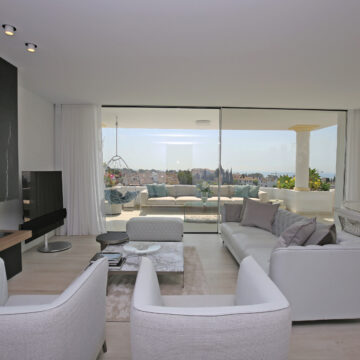 Magnificent Duplex Penthouse in the Prestigious and Gated Community of Monte Paraiso, Marbella Golden Mile Picture 6