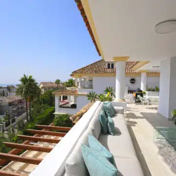 Magnificent Duplex Penthouse in the Prestigious and Gated Community of Monte Paraiso, Marbella Golden Mile Picture 5