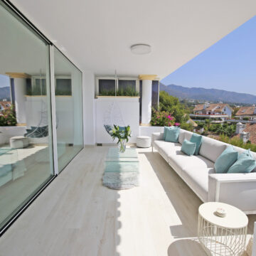 Magnificent Duplex Penthouse in the Prestigious and Gated Community of Monte Paraiso, Marbella Golden Mile Picture 1