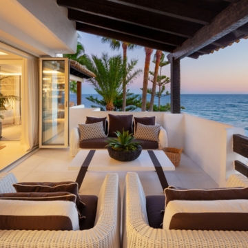 Exceptional front line Duplex Penthouse in Japanese Gardens, Marina Puente Romano Marbella Picture