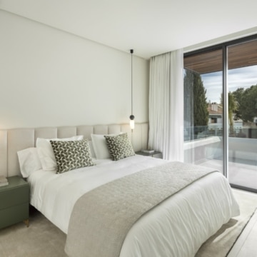 Elegant And Modern Contemporary Luxury Villa in the Area of Cortijo Blanco, Marbella Picture 1