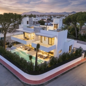 Elegant And Modern Contemporary Luxury Villa in the Area of Cortijo Blanco, Marbella Picture 24