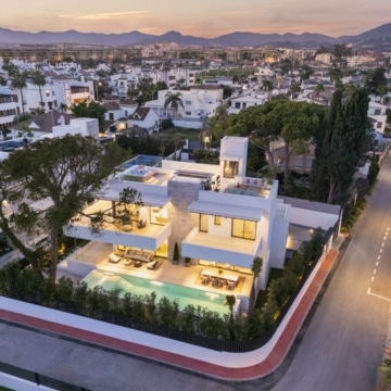 Elegant And Modern Contemporary Luxury Villa in the Area of Cortijo Blanco, Marbella Picture 25