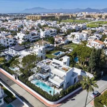 Elegant And Modern Contemporary Luxury Villa in the Area of Cortijo Blanco, Marbella Picture 26