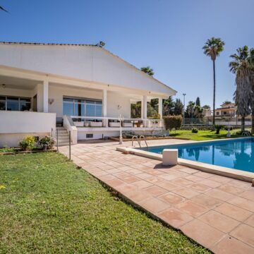 Picturesque Property in the Tranquil Residential Area above Marbella Centre Picture 10