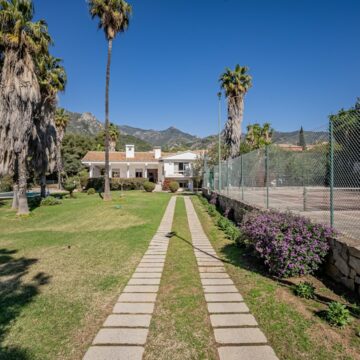 Picturesque Property in the Tranquil Residential Area above Marbella Centre Picture 12