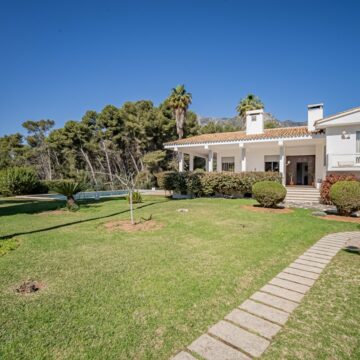 Picturesque Property in the Tranquil Residential Area above Marbella Centre Picture 13