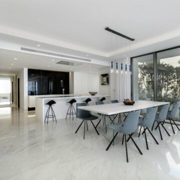 Emare Luxury Frontline Beach Apartment in Estepona on The Golden New Mile Picture 9