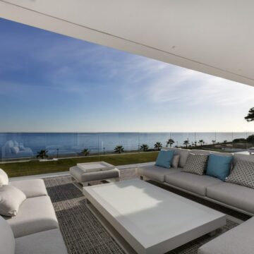 Emare Luxury Frontline Beach Apartment in Estepona on The Golden New Mile Picture 3