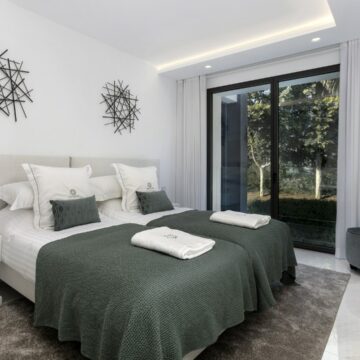 Emare Luxury Frontline Beach Apartment in Estepona on The Golden New Mile Picture 19