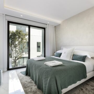 Emare Luxury Frontline Beach Apartment in Estepona on The Golden New Mile Picture 17