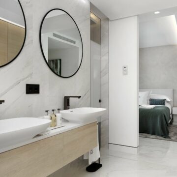 Emare Luxury Frontline Beach Apartment in Estepona on The Golden New Mile Picture 18
