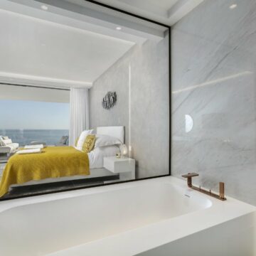 Emare Luxury Frontline Beach Apartment in Estepona on The Golden New Mile Picture 14