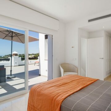 Duplex Penthouse in Las Lomas del Marques Benahavis Reformed and with Amazing Views towards the Sea Picture 12