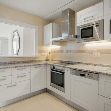 Duplex Penthouse in Las Lomas del Marques Benahavis Reformed and with Amazing Views towards the Sea Picture 11