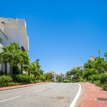 Duplex Penthouse in Las Lomas del Marques Benahavis Reformed and with Amazing Views towards the Sea Picture 25