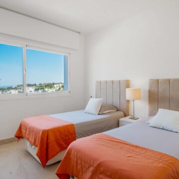 Duplex Penthouse in Las Lomas del Marques Benahavis Reformed and with Amazing Views towards the Sea Picture 16