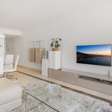Duplex Penthouse in Las Lomas del Marques Benahavis Reformed and with Amazing Views towards the Sea Picture 10