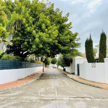 Spacious Plot Located on the third beach line in Casasola, Estepona Picture 9