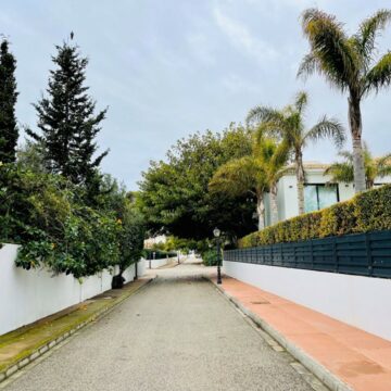 Spacious Plot Located on the third beach line in Casasola, Estepona Picture 11