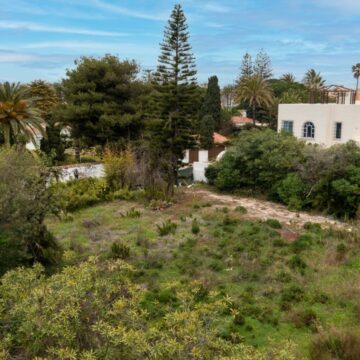 Spacious Plot Located on the third beach line in Casasola, Estepona Picture 0