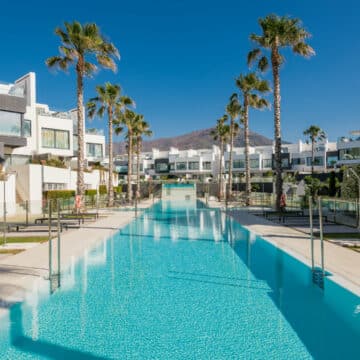 The Island Estepona – Stunning beachfront townhouse, fully furnished, offering beautiful Sea Views Picture 17