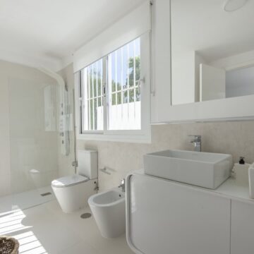 Villa in Las Brisas Nueva Andalucia Marbella Picture 19