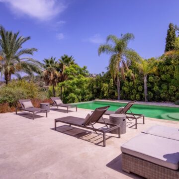 Majestic Frontline Villa with Incredible Views in Los Arqueros Golf, Benahavis Picture 10