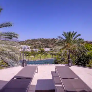 Majestic Frontline Villa with Incredible Views in Los Arqueros Golf, Benahavis Picture 23