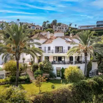 Majestic Frontline Villa with Incredible Views in Los Arqueros Golf, Benahavis Picture 36