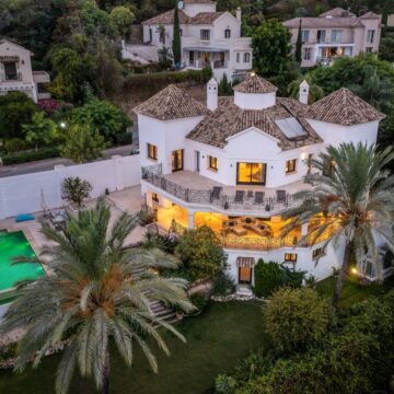 Majestic Frontline Villa with Incredible Views in Los Arqueros Golf, Benahavis Picture 39