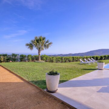 Newly built Contemporary Villa with stunning views in Montemayor, Benahavis Picture 9