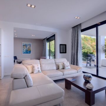 Newly built Contemporary Villa with stunning views in Montemayor, Benahavis Picture 14