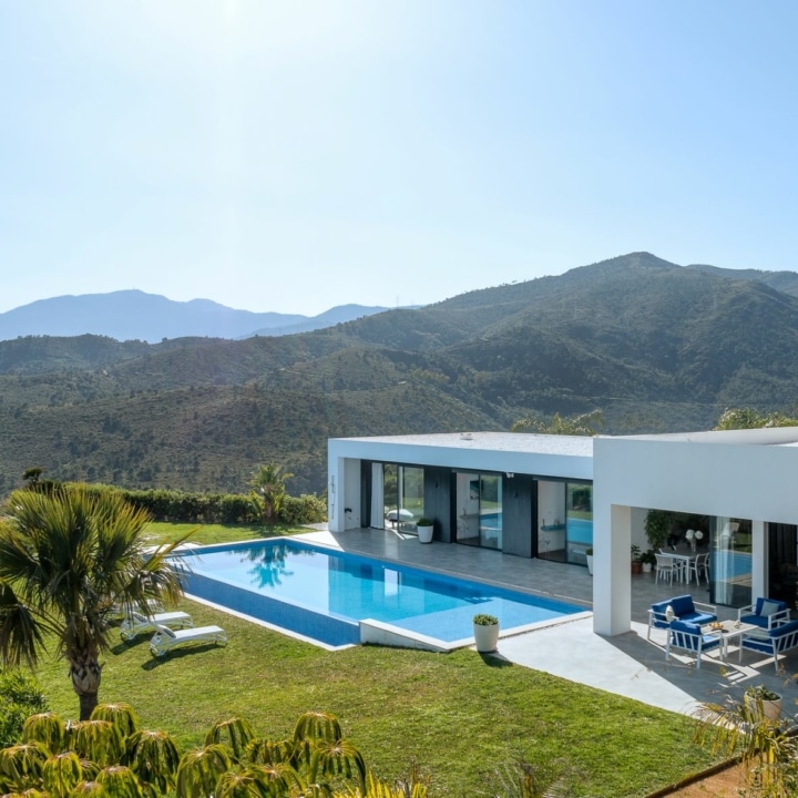 Newly built Contemporary Villa with stunning views in Montemayor, Benahavis Picture