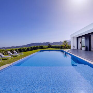 Newly built Contemporary Villa with stunning views in Montemayor, Benahavis Picture 5