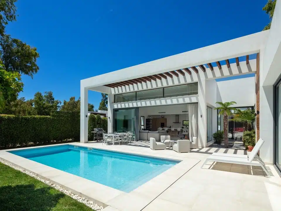 Beautiful Villa Situated in the Well-established Residential Community of Arboleda, Estepona
