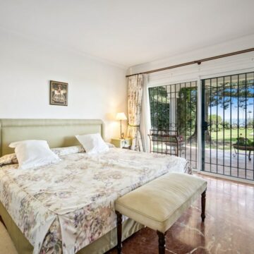 Stunning Frontline Beach Villa in The New Golden Mile, Estepona Picture 21