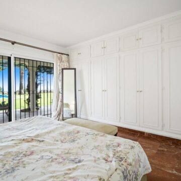 Stunning Frontline Beach Villa in The New Golden Mile, Estepona Picture 22