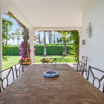 Stunning Frontline Beach Villa in The New Golden Mile, Estepona Picture 9