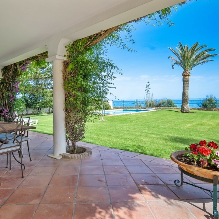 Stunning Frontline Beach Villa in The New Golden Mile, Estepona Picture