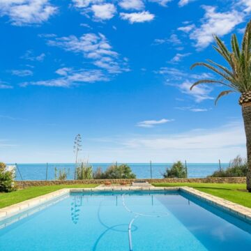 Stunning Frontline Beach Villa in The New Golden Mile, Estepona Picture 4