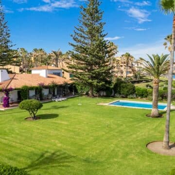 Stunning Frontline Beach Villa in The New Golden Mile, Estepona Picture 1