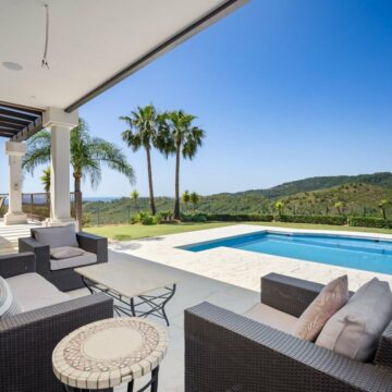 Stunning Traditional Andalusian Style Villa with Spectacular Sea Views in Monte Mayor, Benahavis Picture 2