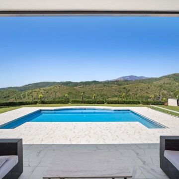 Stunning Traditional Andalusian Style Villa with Spectacular Sea Views in Monte Mayor, Benahavis Picture 3